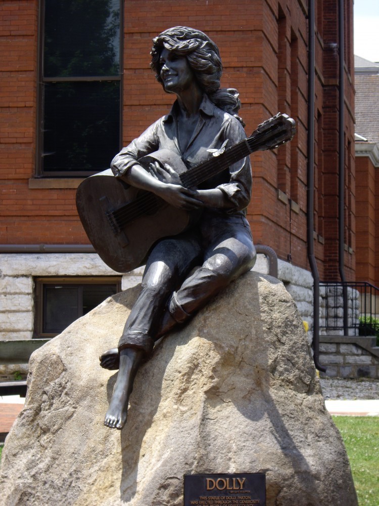 Dolly Parton statue